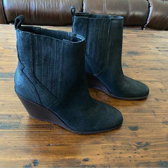 Lucky Brand Women's Wilano Wedge Booties Dark Black Leather Chelsea US 9 EU 40 - Picture 2 of 13